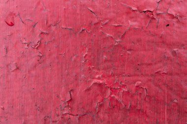 Kırık kırmızı boya dokusu. Eski kırmızı duvarın yakın çekimi. Soyut grunge arkaplanı. Vintage çizilmiş yüzey.