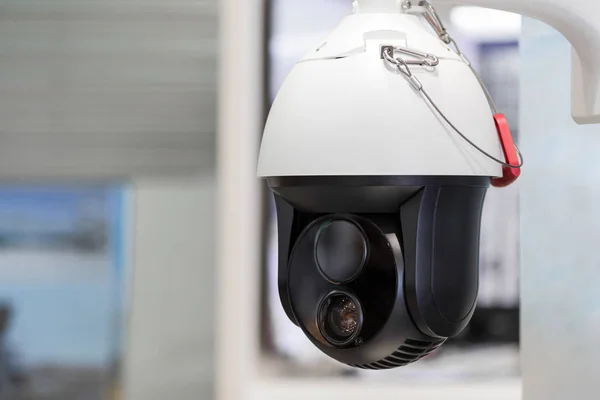 Moderne Motorisierte Überwachungskamera Doppeltes Weitwinkelobjektiv Selbstlernende Künstliche Intelligenz Verfolgungsziel Folgende — Stockfoto