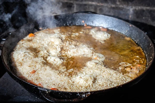 Cooking Rice Pilaw Paella Iron Cauldron Open Fire Smoke Steam — Stock Photo, Image