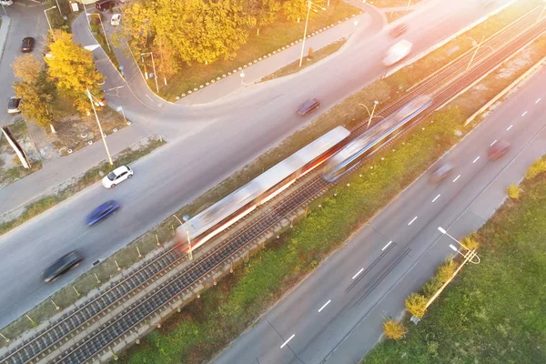 Transporte Público Rua Cidade Trams Vista Aérea Movendo Rapidamente Entre — Fotografia de Stock