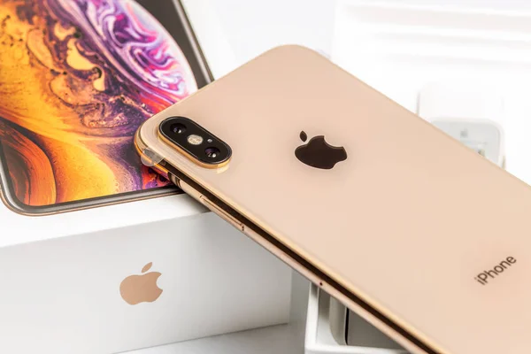 12th October,2018-Kiev,Ukraine: Latest Iphone XS on opened box on white table. Newest Apple smartphone on white branded box in mobile store. Modern gadget with dual camera and OLED screen for sale — Stock Photo, Image