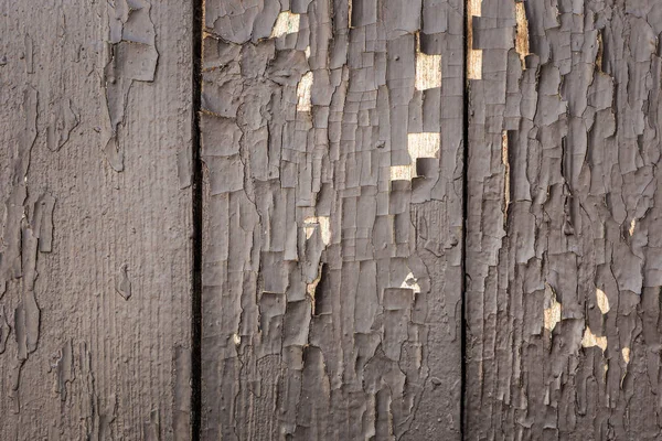 旧的木制背景的木板与棕色剥落破裂油漆 陈年彩绘木材的纹理 — 图库照片