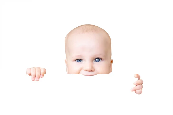 Entzückende niedliche Baby Junge hält in der Hand und beißt etwas, isoliert auf weißem Hintergrund. Säugling Baby Kinderzähne ein Spielkonzept — Stockfoto