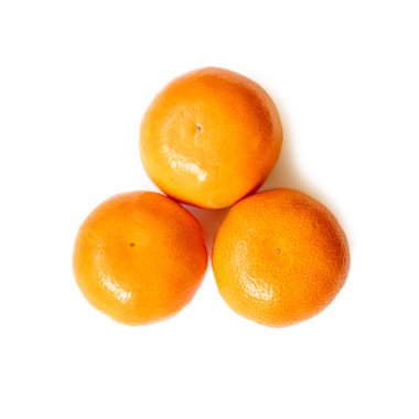 Beyaz izole üç olgun taze lezzetli sulu mandalina veya clementine mandalina
