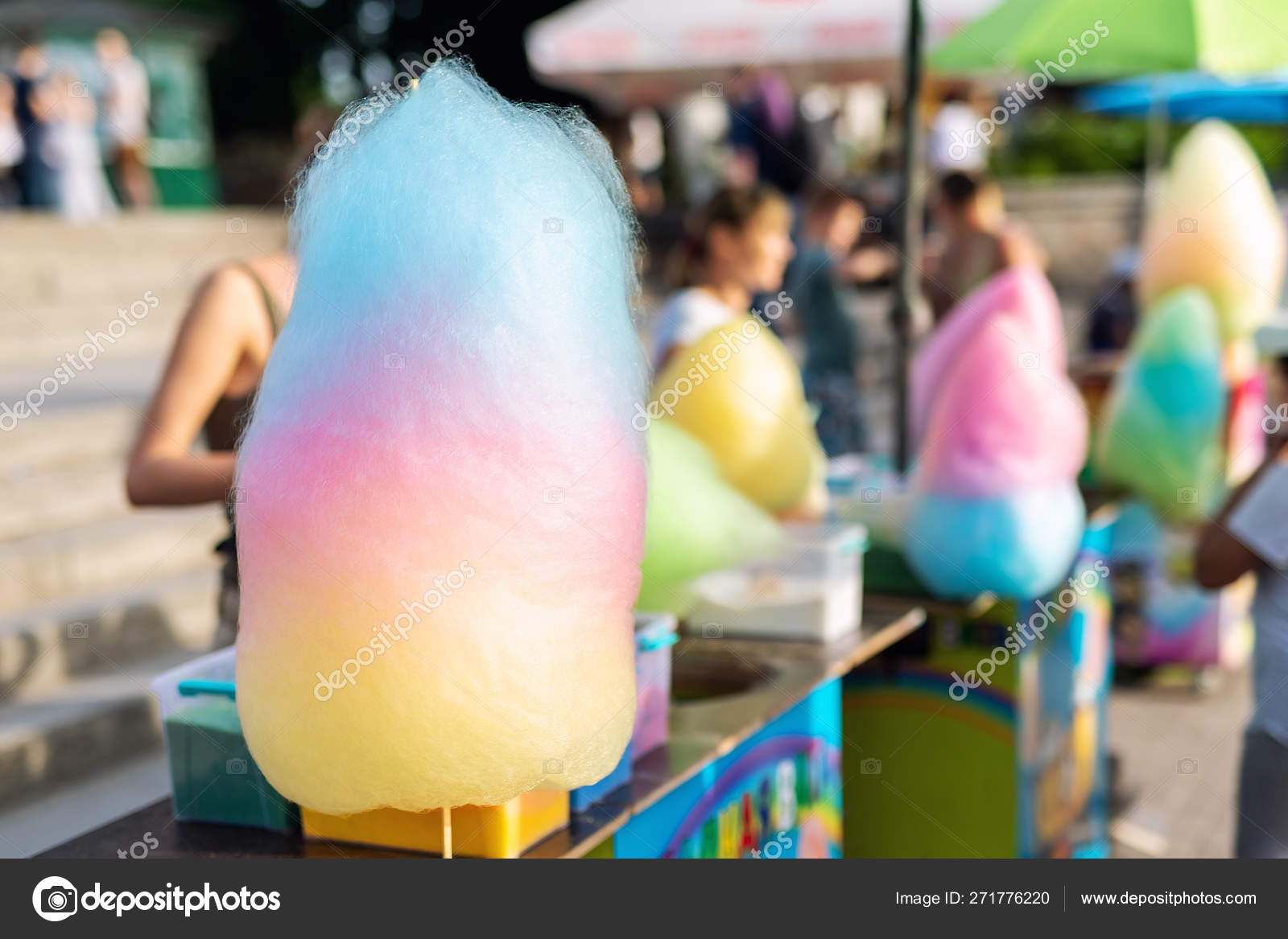 Immagini Stock - Zucchero Filato Colorato. Cibo Dolce Per Feste