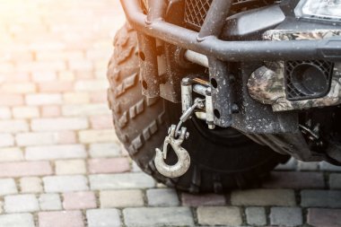 Yakın çekim ATV quadbike Jackson kanca offroad tüm arazi araç üzerinde monte