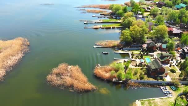 Gyors Halászati Motoros Csónak Horgonyzott Bay Coast Tiszta Türkizkék Víz — Stock videók