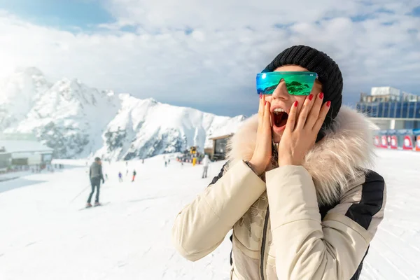 Portrait Beautiful Young Adult Caucasian Woman Sport Suit Hat Sunglasses — Stock Photo, Image