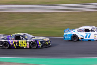 Oschersleben, Almanya. 21 Eylül 2025 'te. Manzara savaşı Oschersleben Motorsport Arena pistinde Nascar Whelen Euro Serisi. Avrupa Amerikan Otomobil Sporları Yarışması.