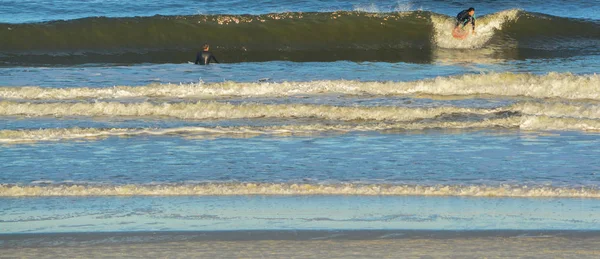 Серферы Атлантике Джексонвилл Бич Округ Дюваль Флорида — стоковое фото