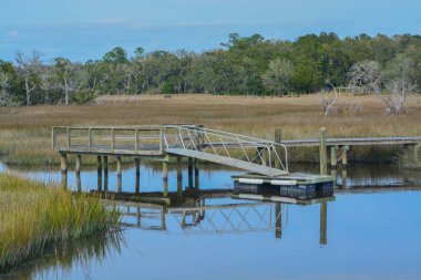 Townsend, Mcintosh İlçesi, Gürcistan USA inter kıyı üzerinde bir rıhtım için bir ayak Köprüsü