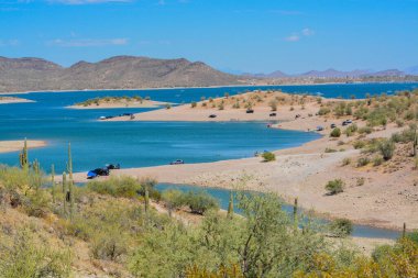 Pleasant Gölü manzaralı. Pleasant Bölgesel Parkı, Sonoran Çölü, Arizona ABD