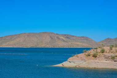 Pleasant Gölü manzaralı. Pleasant Bölgesel Parkı, Sonoran Çölü, Arizona ABD