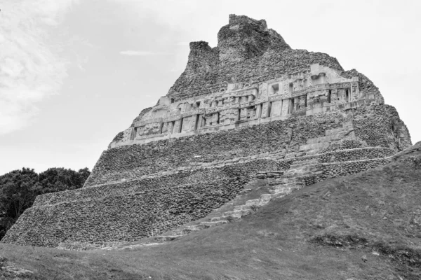 Czarno Biały Xunantunich Rezerwat Archeologiczny Historyczne Starożytne Ruiny Miasta Belize — Zdjęcie stockowe