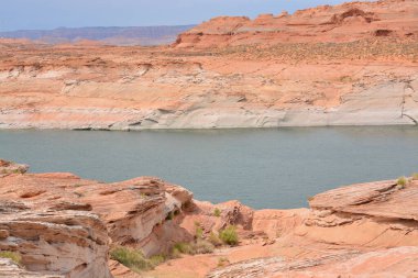 Colorado Nehri, Coconino County, Arizona 'daki Glen Canyon Ulusal Dinlenme Alanı' ndan geçiyor.