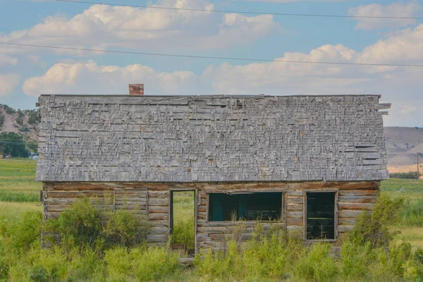 ロシアの古い放棄されたキャビンマニラ ユタ州の田舎で — ストック写真