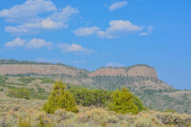 Colorado 'daki Curecanti Ulusal Eğlence Bölgesi' ndeki Mesa manzarası çok güzel.