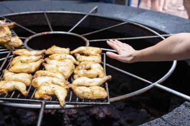 Volkanik Barbekü El Diablo restoranda. Timanfaya Milli Parkı Lanzarote Adası, İspanya.