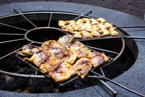 Volkanik Barbekü El Diablo restoranda. Timanfaya Milli Parkı Lanzarote Adası, İspanya.