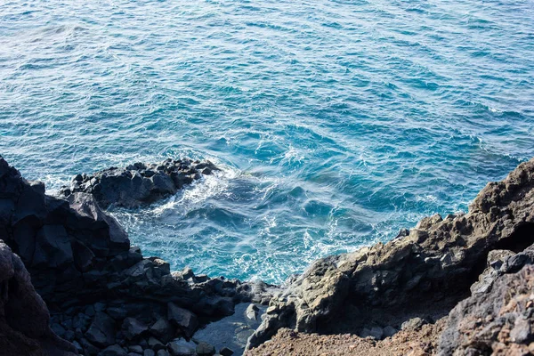 Limpida Acqua Blu Dell Oceano Atlantico Lava Raffreddata Island Lanserote — Foto Stock