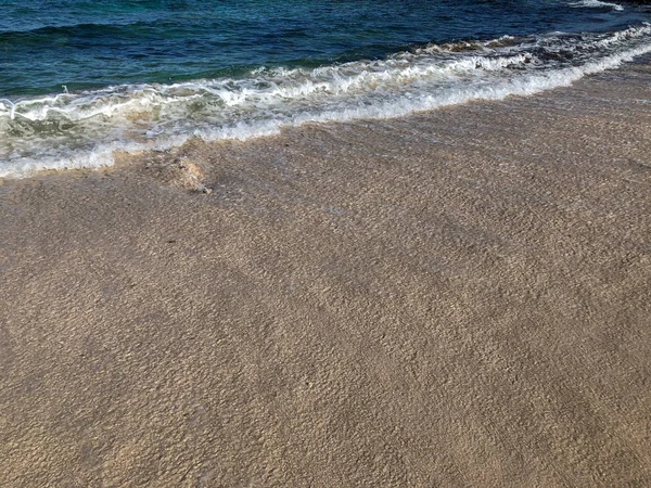 Morbida Onda Oceano Blu Sulla Spiaggia Sabbiosa Isola Lanzarote Spagna — Foto Stock