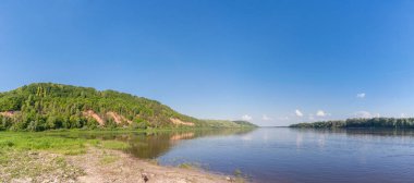 Yaz aylarında shore ile büyük Nehri