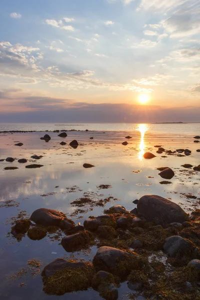 Labyrinths Cape büyük Solovetsky adasının gün batımında
