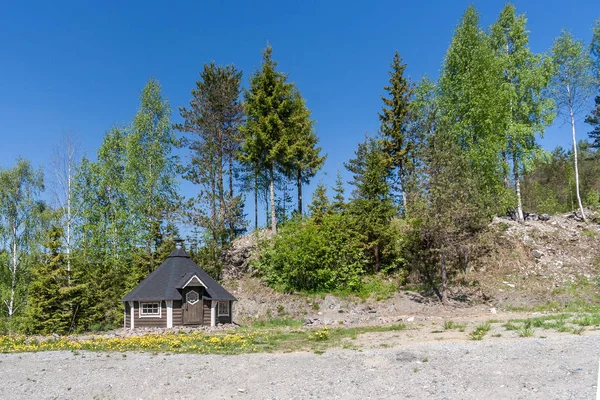 Glade Com Uma Pequena Casa Parque Ruskeala Karelia — Fotografia de Stock