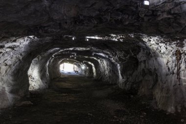 Ruskeala dağ park metro tünelinde tünelde taş