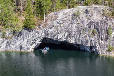 Ruskeala, Rusya'da grotto sürme
