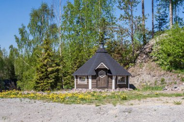 Ruskeala, Karelya dandelions glade masal bir evde