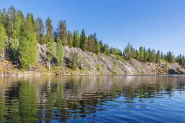 Ruskeala, Rusya'nın kariyerinde su pürüzsüzlük
