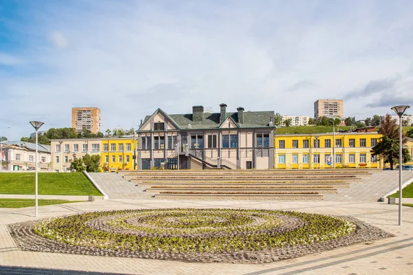 Cama Flores Restaurante Paseo Marítimo Nizhny Novgorod Rusia —  Fotos de Stock