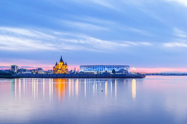 Katedralen Och Stadion Pilen Nizjnij Novgorod Med Reflektion Ryssland — Stockfoto