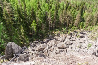Karelya, Rusya'nın dağ ormandan görünümünü