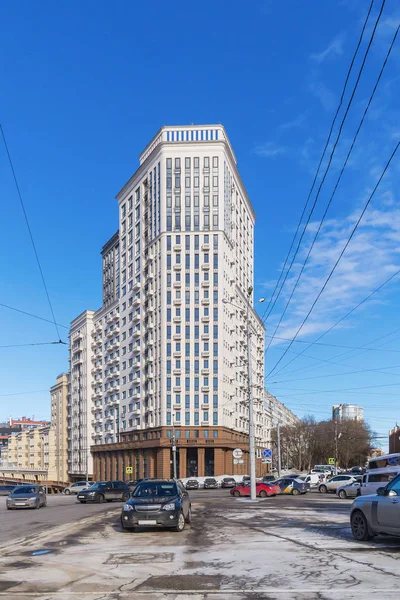 Новое высотное здание в центре Нижнего Новгорода — стоковое фото