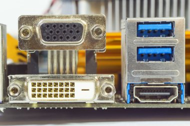 Bilgisayar anakartındaki konektörler