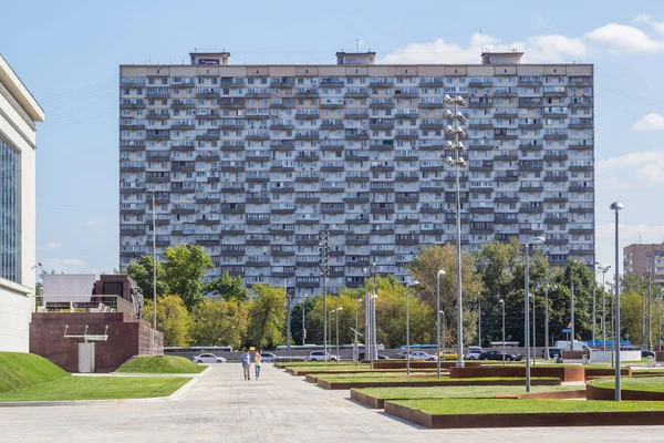 Immeuble à étages sur le boulevard Mira à Moscou, Russie — Photo