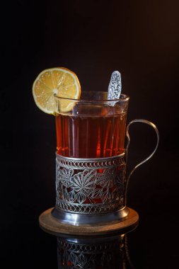 bir bardak limonlu çay