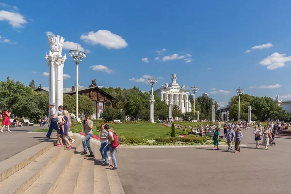 Moscou, Russie - 18 août 2018. VDNH, vue générale de l'allée — Photo