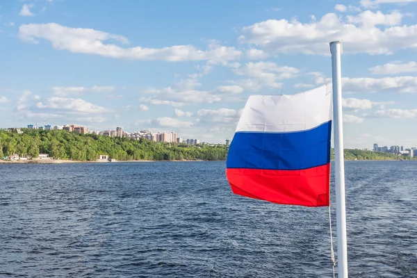 वोल्गा नदी, रूस का ध्वज, समारा शहर — स्टॉक फ़ोटो, इमेज