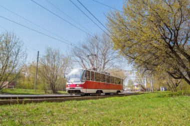 Nizhny Novgorod hareket kırmızı tramvay