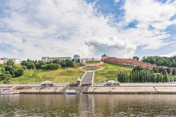 Nizhny Kasım nehirden Chkalovskaya merdivenler ve Kremlin