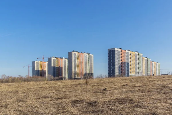 Wohnviertel ankudinovsky Park auf dem Feld, nizhny — Stockfoto
