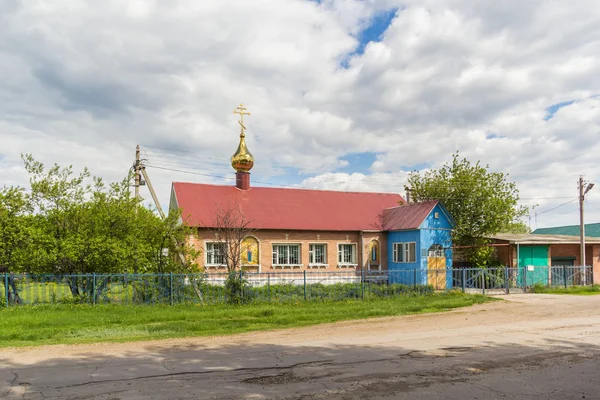 Iglesia de San Jorge en el pueblo de Khryashchevka, región de Samara — Foto de Stock