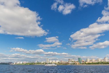 Volga nehrinden Samara şehrinin panoraması, Rusya
