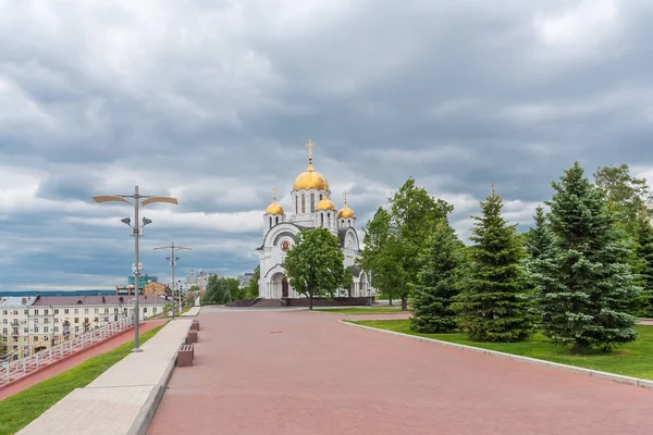 Utsikt över kyrkan för att hedra den store martyren George i Samara — Stockfoto