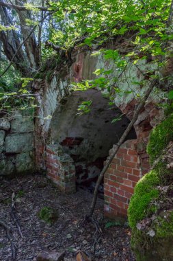 Zorin bataryasının askeri yeraltı yapılarına giriş.