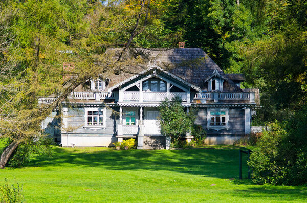 Площадь музея в Национальном парке Беловежа - Польша
