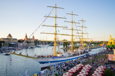 Szczecin, Polonya - 05 Ağustos 2017: Uzun gemi yarışları. Gemi yelken için uluslararası olay. Szczecin şehir Tall Ships yarışları Şu anki sponsorudur